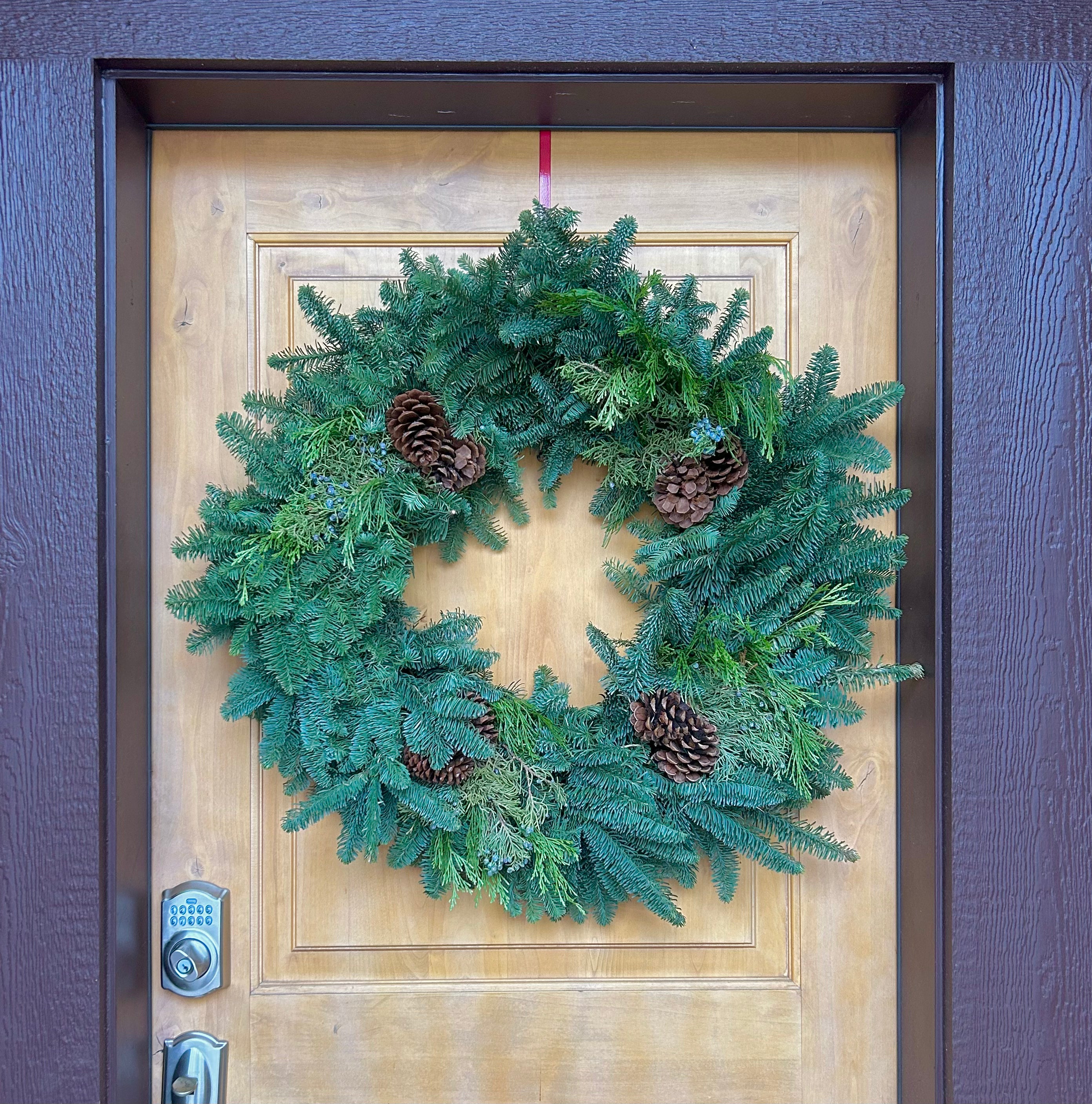 Mixed Greens Wreath w Pinecones